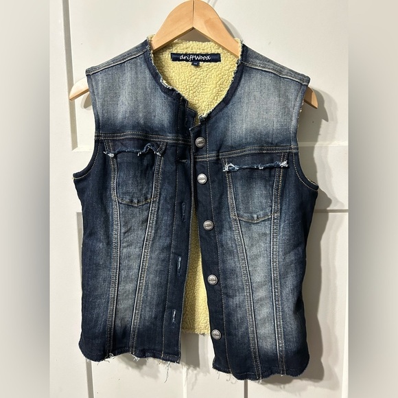 DRIFTWOOD Jackets & Blazers - NWOT Driftwood Blue Denim Fleece Lined Button Down Jean Jacket Vest Women’s M
